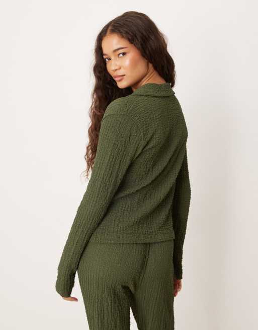 ASOS DESIGN - Kakigrøn tekstureret langærmet top med knapper foran - Del af sæt, 3 af 4
