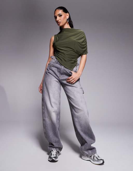 ASOS DESIGN - Kakigrøn tætsiddende top med asymmetrisk kant og enkelt ærme, 2 af 4