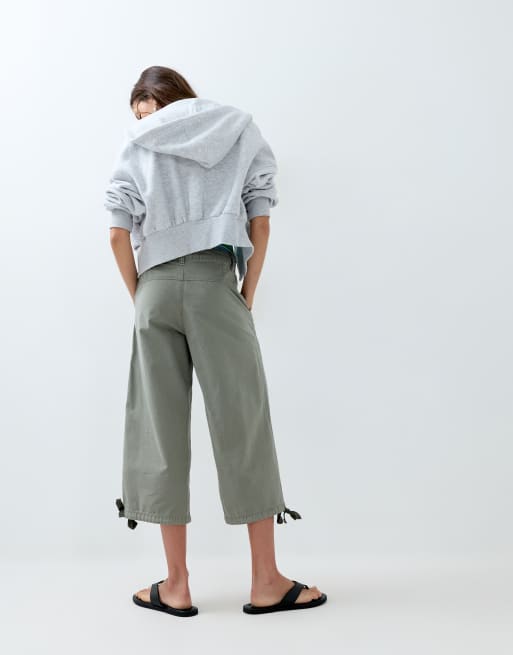 ASOS DESIGN - Kakigrønne lange cargoshorts med lomme og bindedetalje, 3 af 5