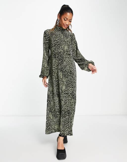 ASOS DESIGN – Kakigrön, leopardmönstrad maxiklänning med hög krage och plissering