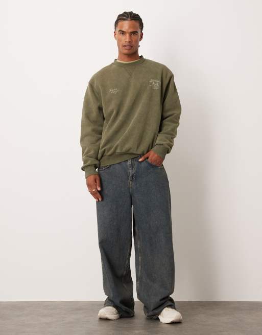 ASOS DESIGN – Kakigrön, tvättad, avslappnad sweatshirt med tryck baktill, 2 av 5