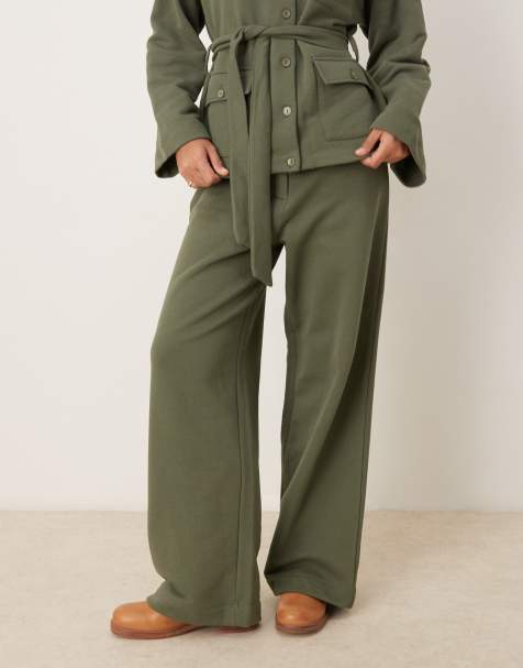 ASOS DESIGN – Kakigrönt set med mjukisbyxor - view 1