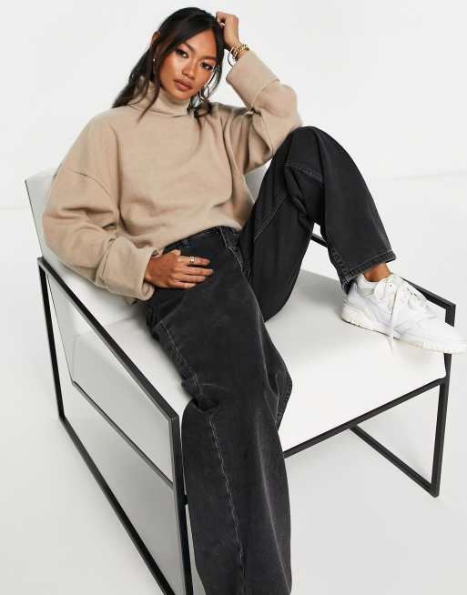 ASOS DESIGN - Kamelbrun, superblød rullekravebluse med detaljer på ærmekanterne 