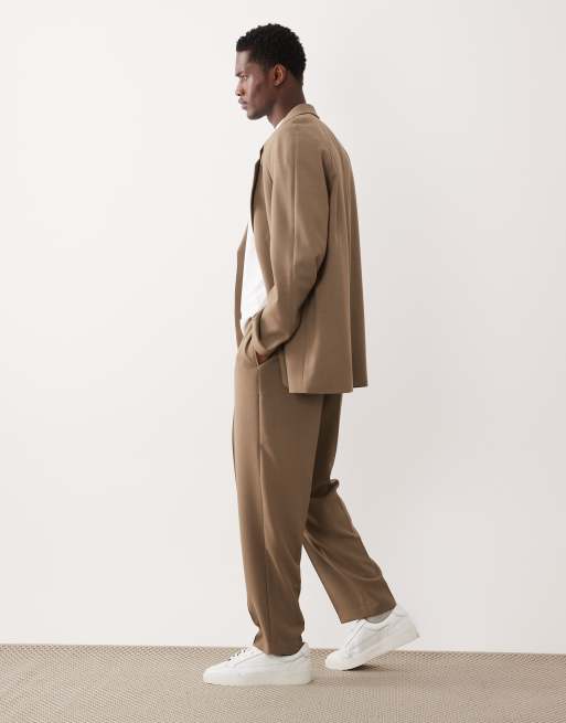 ASOS DESIGN – Kamelfärgade, avsmalnande kostymbyxor i oversize, 3 av 5