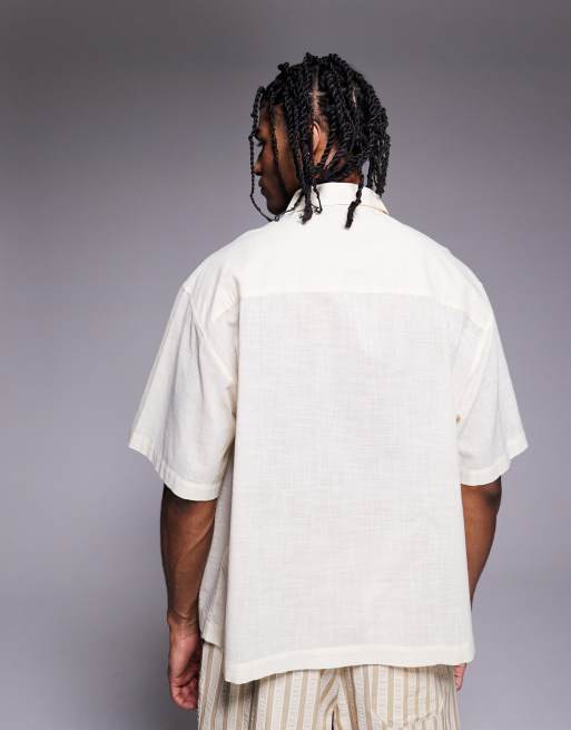ASOS DESIGN – Kamiennobeżowa koszula o pudełkowym kroju oversize z kołnierzykiem kubańskim i nadrukiem na piersi, 4 z 4
