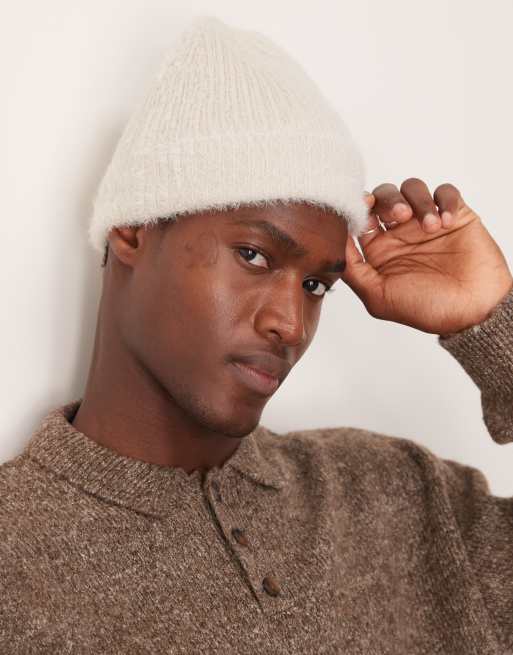 ASOS DESIGN – Kamiennobeżowa puszysta czapka beanie