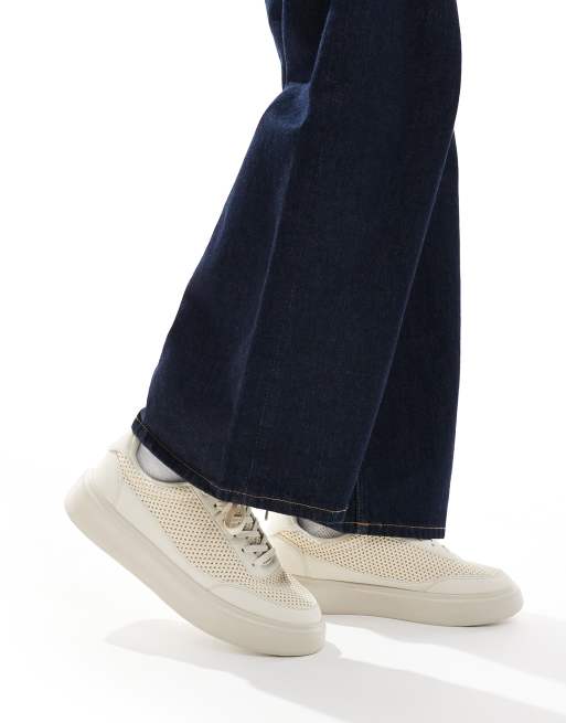 ASOS DESIGN – Kamiennobeżowe sznurowane buty sportowe z siateczką, 3 z 5