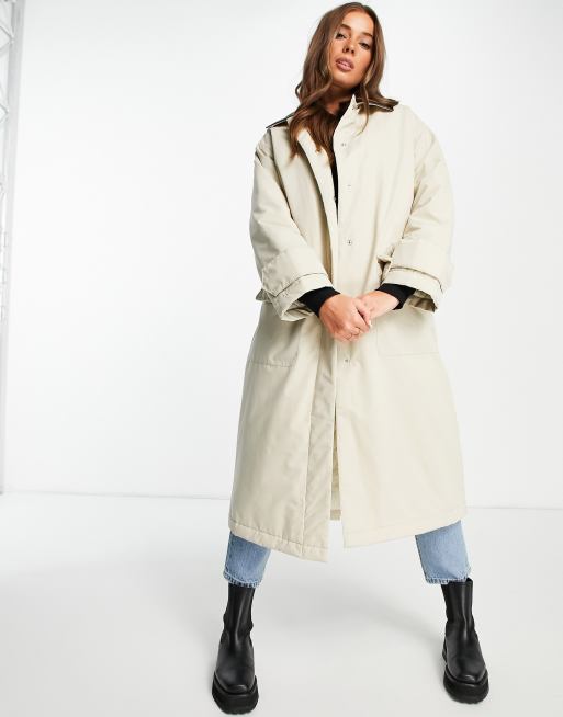 ASOS DESIGN – Kamiennobeżowy prochowiec z imitacji skóry o fasonie boyfriend z kołnierzem