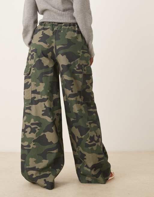 ASOS DESIGN – Kamouflagemönstrade cargobyxor i mjukisstil, 4 av 5