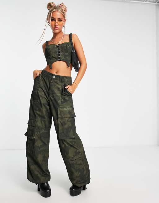 ASOS DESIGN – Kamouflagemönstrade cargobyxor i oversize med påsydda fickor, del av set