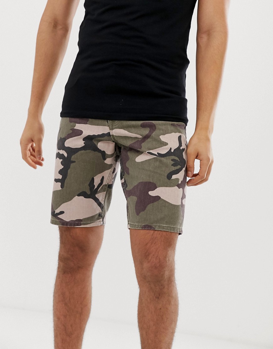 ASOS Design – Kamouflagemönstrade jeansshorts med smal passform-Grön