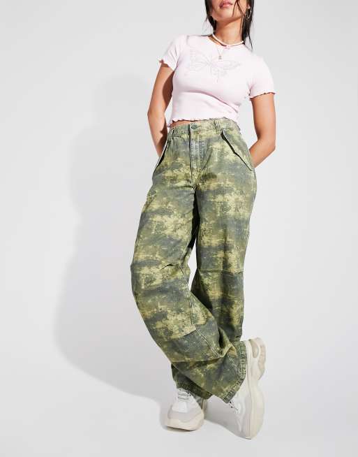 ASOS DESIGN – Kamouflagemönstrade, slouchy cargobyxor med knädetalj, 2 av 4