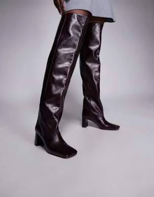 ASOS DESIGN - Kane - Weiche Overknee-Stiefel aus Leder in Burgunderrot mit eckiger Zehenpartie