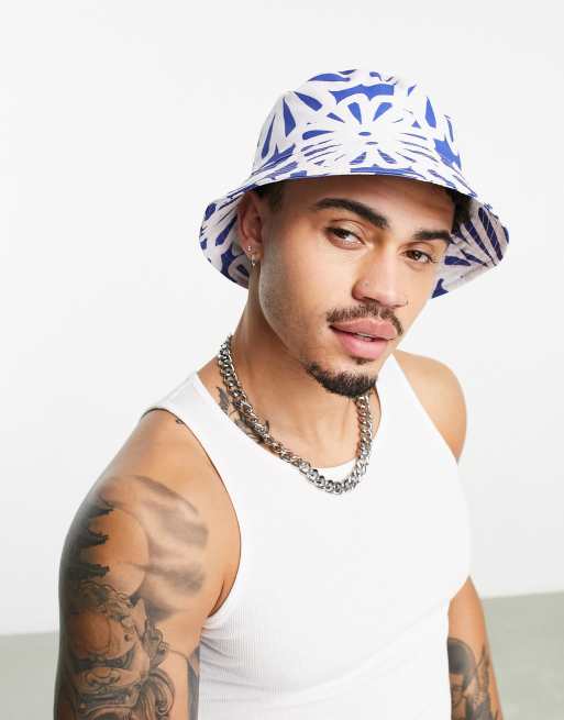 ASOS DESIGN – Kapelusz typu bucket z efektem tie-dye w niebieski kwiatowy wzór – część zestawu
