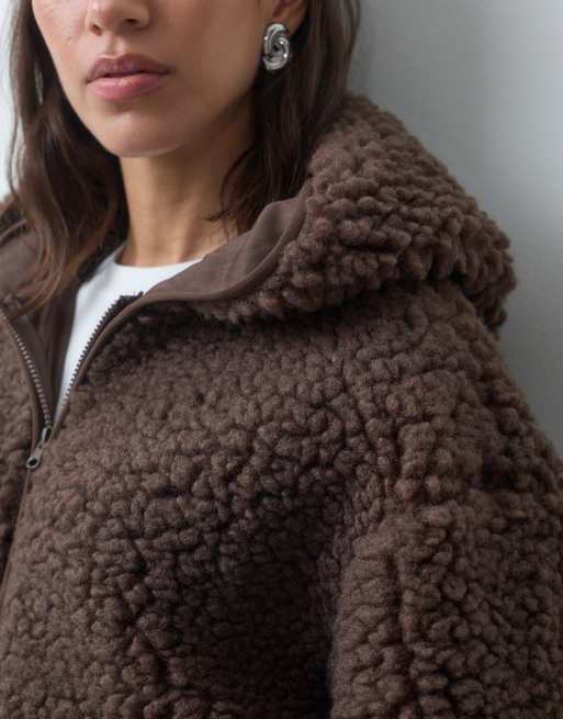 ASOS DESIGN Kapuzenpullover aus hochflorigem Borg in Braun, 3 von 4