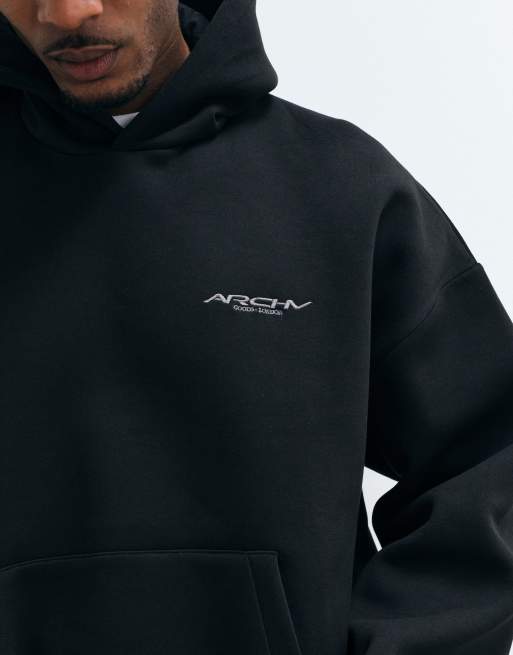 ASOS DESIGN – Kapuzenpullover aus neoprenartigem Material in Schwarz mit extremer Oversize-Passform und Logo-Stickerei, 3 von 5