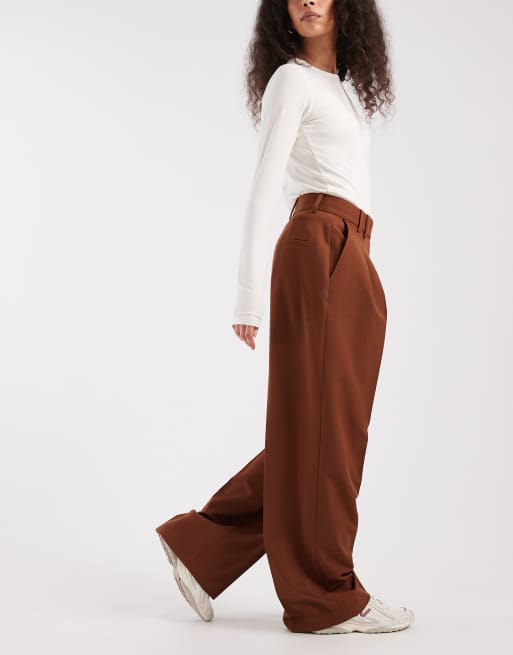 ASOS DESIGN - Karamelbrune skræddersyede bukser med vide ben og plisserede detaljer, 2 af 5