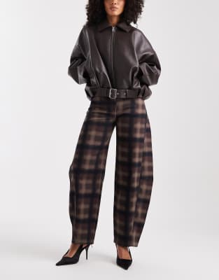 ASOS DESIGN - Karierte Jeans mit abgerundetem Beinschnitt-Bunt