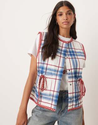 ASOS DESIGN - Karierte Steppweste in Blau mit Schleifen und Taschendetail-Bunt