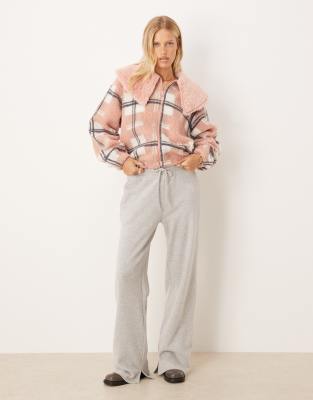 ASOS DESIGN - Karierte Teddyfell-Fleecejacke in Rosa mit Reißverschluss und Kunstpelz-Reißverschluss
