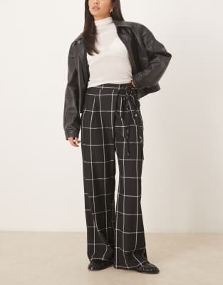 ASOS DESIGN - Karierte Wickelhose in Schwarz-Weiß, weitem Bein und Bindedetail-Bunt