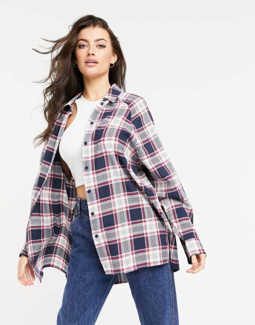 ASOS DESIGN – Kariertes Boyfriend-Hemd in Marineblau und Rot