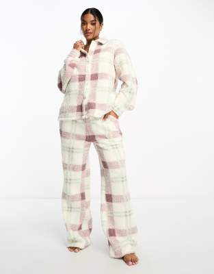 ASOS DESIGN - Kariertes Lounge-Set mit Hemd und weit geschnittener Hose aus Cloud-Fleece in Weiß, Grün und Rosa