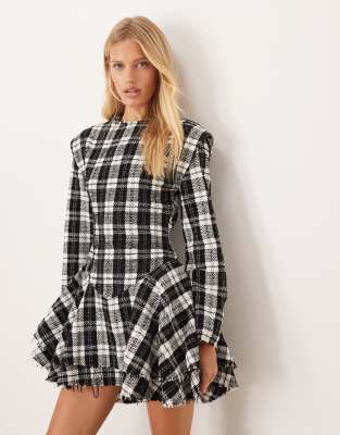 ASOS DESIGN - Kariertes Minikleid mit offenem Saum, tiefer Taille und U-Boot-Ausschnitt-Bunt
