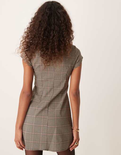 ASOS DESIGN – Kariertes Minikleid mit Schnallendetail, Kappärmeln und Rock mit Kellerfalten, 3 von 4