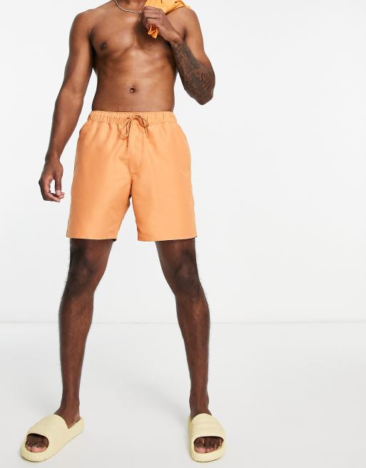 ASOS DESIGN – Karmelowe szorty kąpielowe średniej długości, 3 z 4