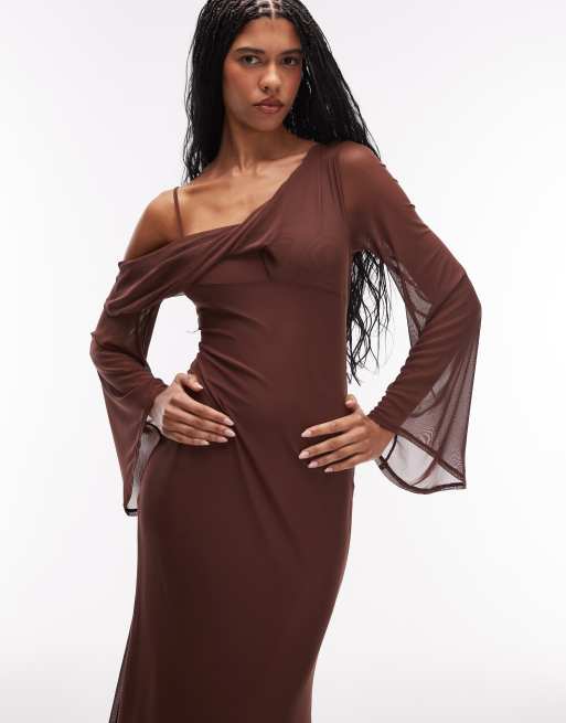 ASOS DESIGN - Kastaniebrun offshoulder-maxikjole i mesh med foldedesign i halsen, 3 af 4