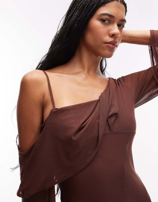 ASOS DESIGN - Kastaniebrun offshoulder-maxikjole i mesh med foldedesign i halsen, 4 af 4