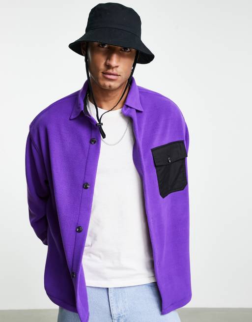 ASOS DESIGN – Kastenförmiges Oversize-Fleecehemd mit Kontrasttasche in Lila