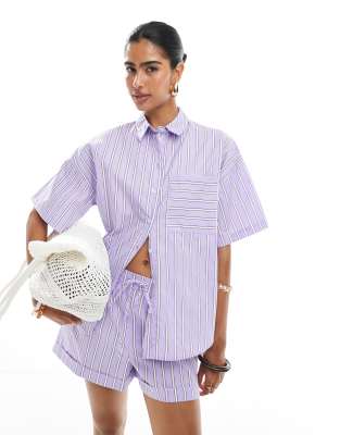 ASOS DESIGN - Kastig geschnittenes Hemd in Lila mit Streifen, Kombiteil-Bunt