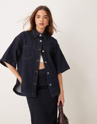 ASOS DESIGN - Kastig geschnittenes Jeans-T-Shirt in Indigoblau