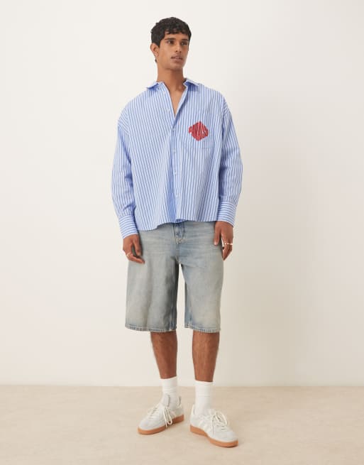 ASOS DESIGN – Kastig geschnittenes Oversize-Hemd in Blau gestreift mit Stickerei auf der Brust, 2 von 5