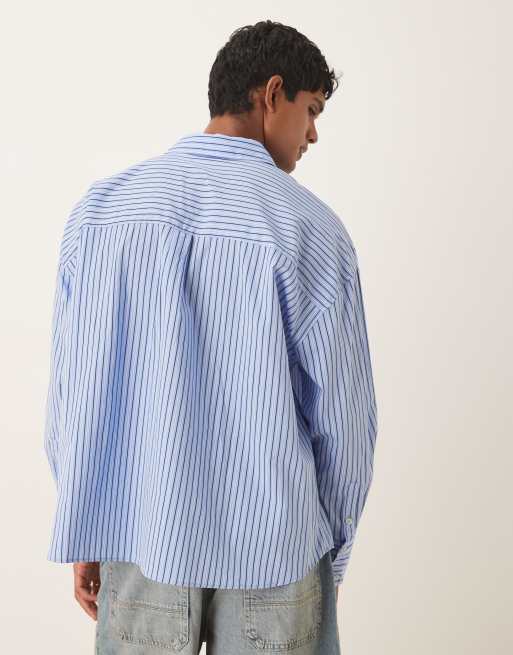 ASOS DESIGN – Kastig geschnittenes Oversize-Hemd in Blau gestreift mit Stickerei auf der Brust, 3 von 5