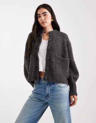 ASOS DESIGN - Kastige Bouclé-Strickjacke in Anthrazit mit Taschendetail und Oversize-Passform-Grau