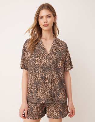 ASOS DESIGN - Kastige Hemdbluse mit Leopardenmuster, Reverskragen und Waffelstruktur-Schwarz