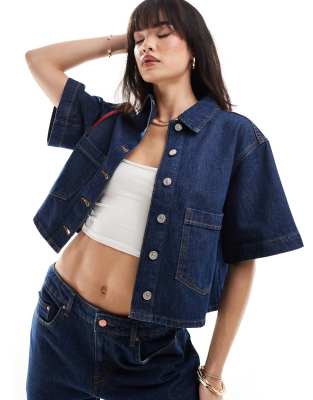 ASOS DESIGN - Kastige Jacke mit quadratischem Schnitt aus Denim in Indigoblau