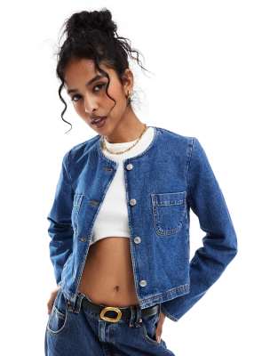 ASOS DESIGN - Kastige Jeansjacke in Mittelblau