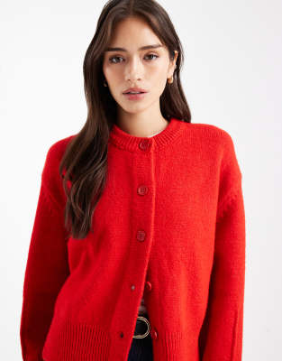 ASOS DESIGN - Kastige Strickjacke in Rot mit seitlichem Schlitz und Rundhalsausschnitt