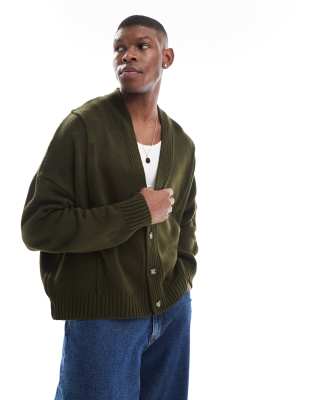 ASOS DESIGN – Kastige Strickjacke in strukturiertem Khaki mit extremer Oversize-Passform