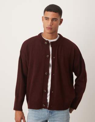 Kastige Super-Oversize-Strickjacke in Burgunderrot mit Rundhalsausschnitt Rot XS