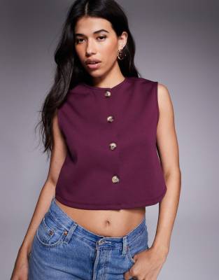 ASOS DESIGN - Kastige Weste in Pflaume mit kurzem Schnitt und breiter Schulterpartie-Rot