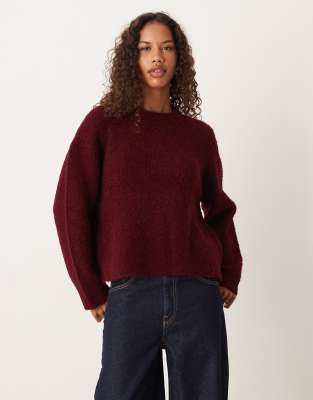 ASOS DESIGN - Kastiger Bouclé-Pullover in Burgunderrot mit Rundhalsausschnitt