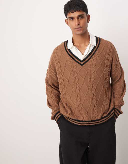 ASOS DESIGN – Kastiger Cricket-Pullover in Braun mit Zopfmuster, schwarzen Zierstreifen und Oversize-Passform