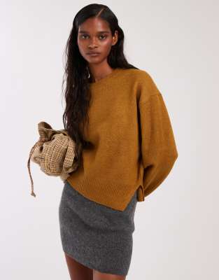 ASOS DESIGN - Kastiger Pullover in Braun mit Rundhalsausschnitt und Seitenschlitz-Brown