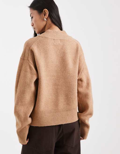 ASOS DESIGN – Kastiger Pullover in Kamelbraun mit V-Ausschnitt und Seitenschlitz, 4 von 4