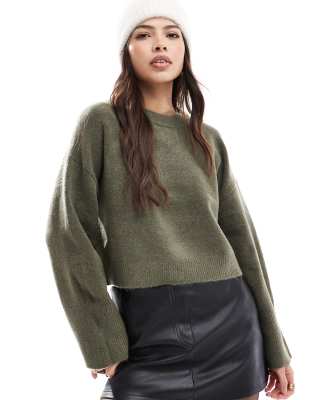 ASOS DESIGN - Kastiger Pullover in Khaki mit Rundhalsausschnitt und breiten Bündchen-Grün